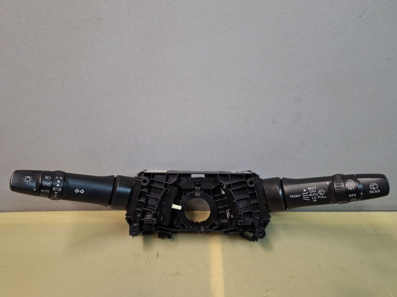 переключатель подрулевой (стрекоза) Mitsubishi ASX 1 поколение 2012, 2.0 л., 4B11, бензин, АКПП, черный, внедорожник 5 дв., полный привод, 8617A040 - фото №1
