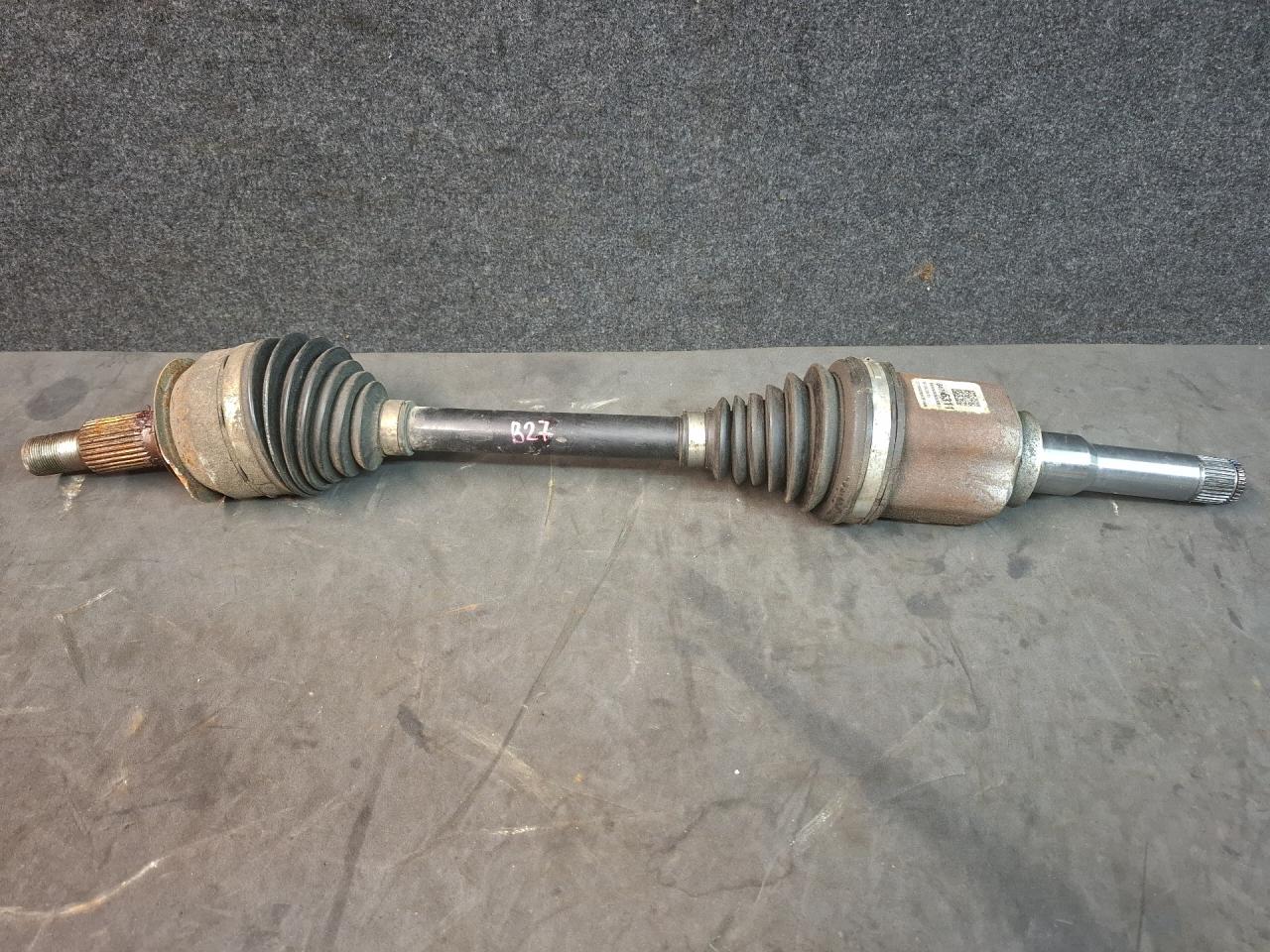 полуось передняя левая (приводной вал, ШРУС) GMC Terrain 2 поколение 2020, 1.5 л., бензин, АКПП, серый 464с, передний привод - фото №1