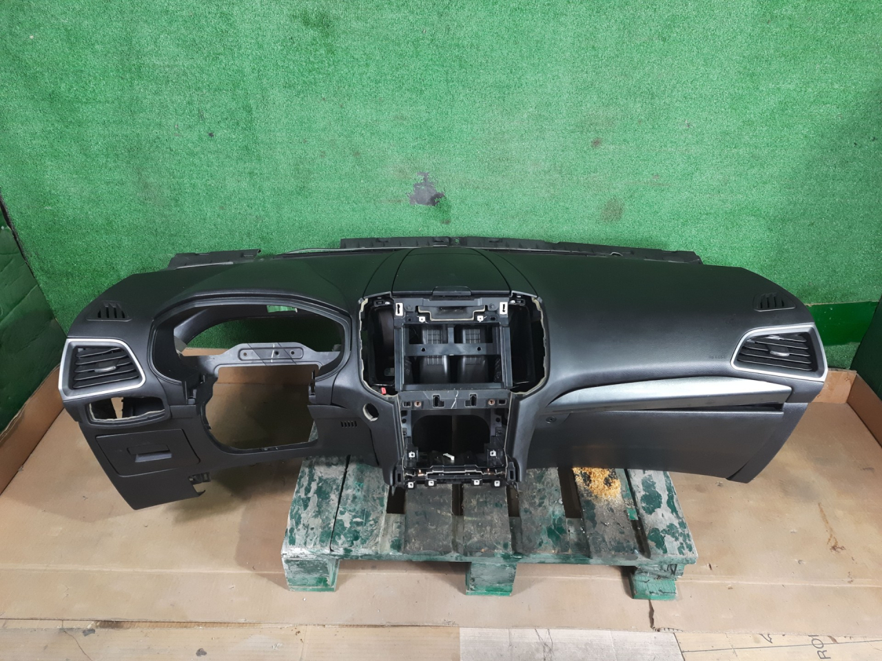 панель передняя салона (торпедо) Ford Edge 2 поколение CD539 2018, 2.0 л., бензин, АКПП, черный, внедорожник 5 дв., полный привод - фото №1