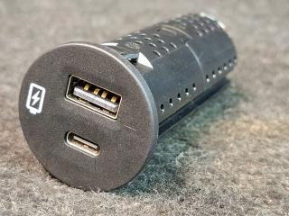 разъем AUX / USB Ford Escape 4 поколение CX482 2020, 2.0 л., бензин, АКПП, белый az, внедорожник 5 дв., полный привод, LU5T19J211AA