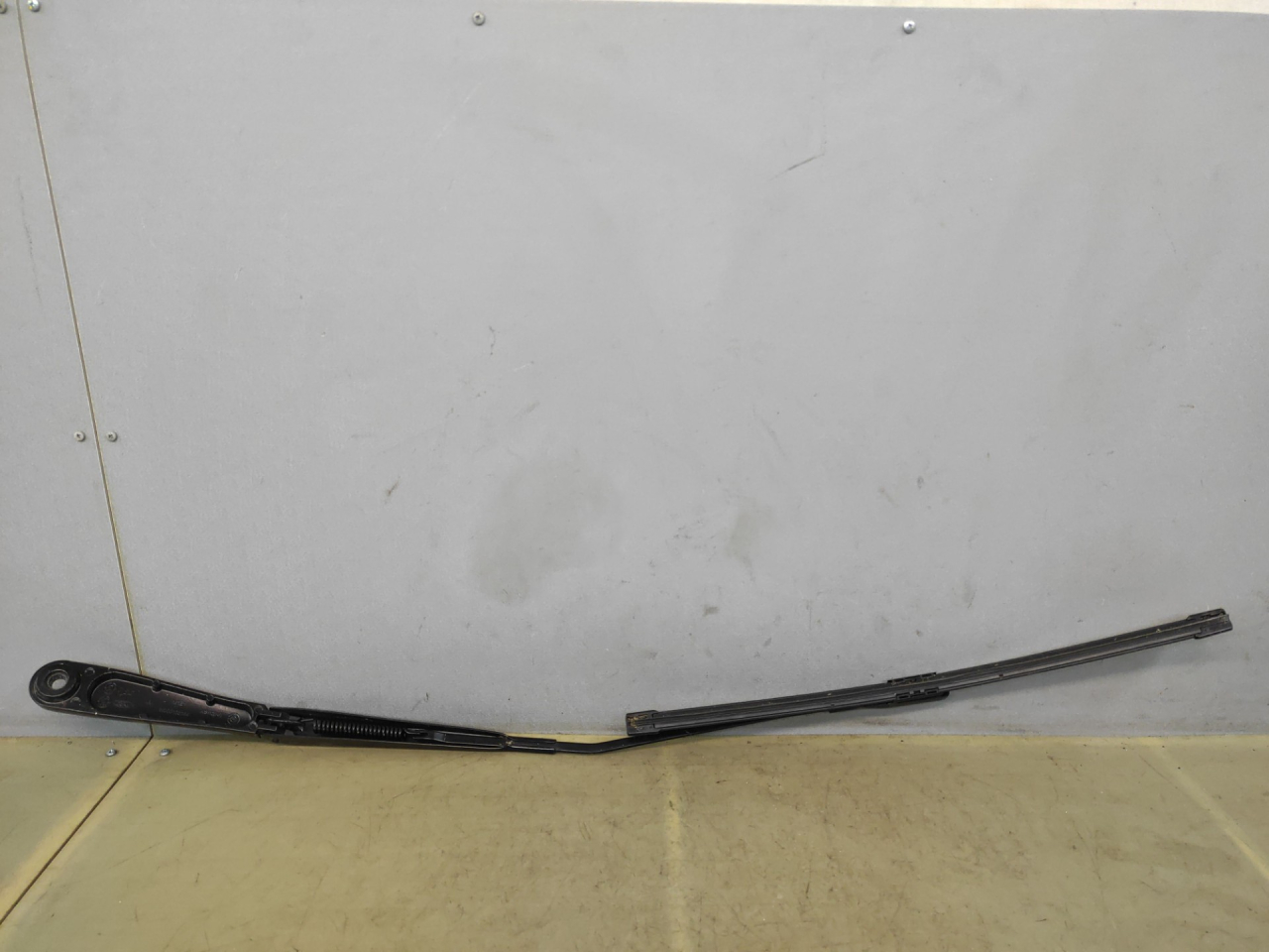 щеткодержатель (поводок стеклоочистителя, дворник) Ford Escape 4 поколение CX482 2021, 2.5 л., гибрид, АКПП, внедорожник 5 дв., полный привод - фото №1