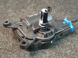 моторчик заслонки печки Volkswagen Jetta 7 поколение 2019, 1.4 л., бензин, АКПП, синий, седан, передний привод, 2Q0907511D