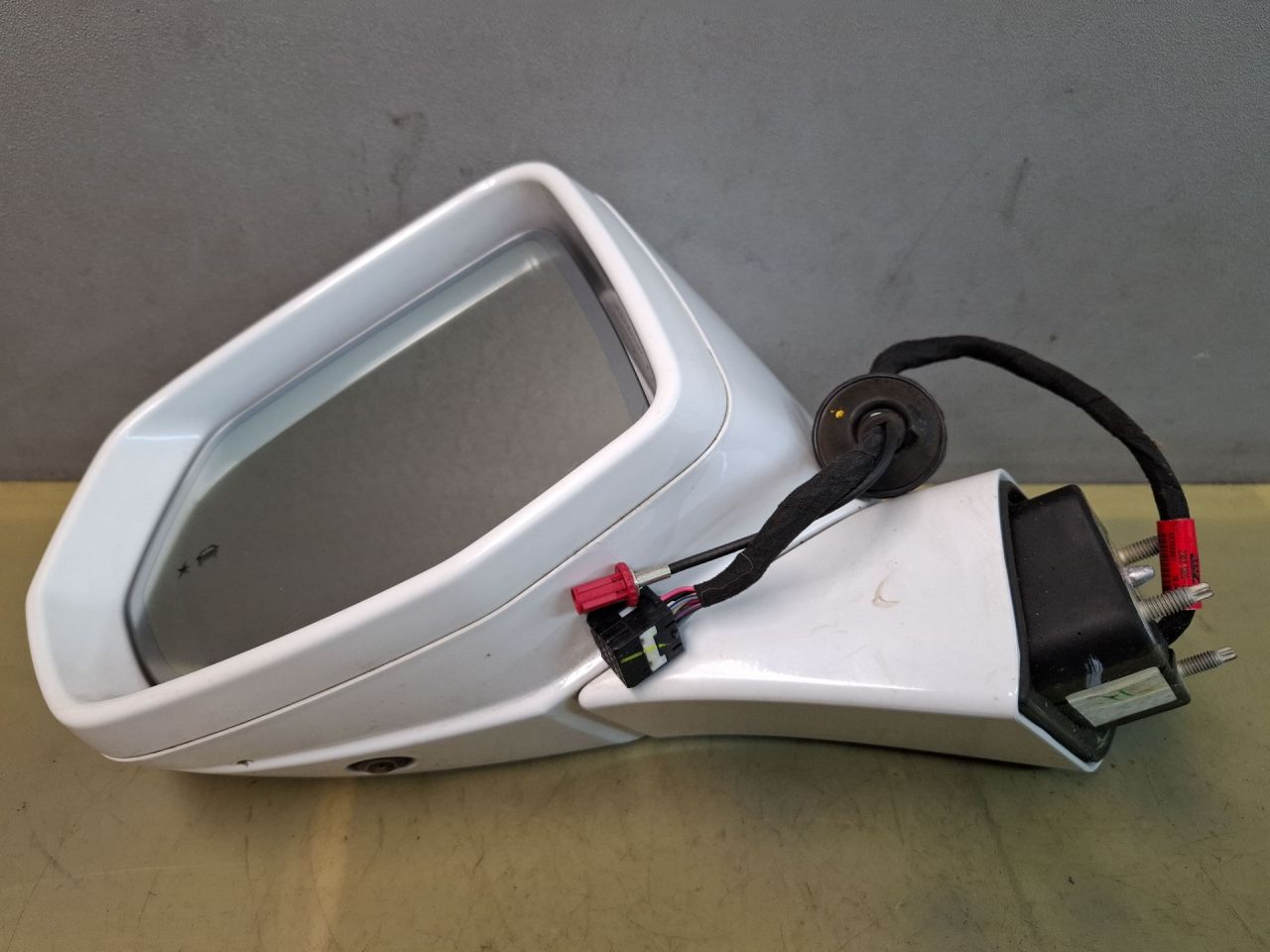 зеркало наружное левое Chevrolet Blazer 3 поколение 2019, 3.6 л., бензин, АКПП, белый, полный привод - фото №1