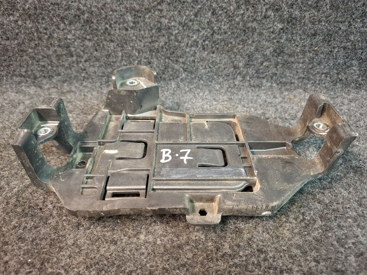 кронштейн (крепление) Chevrolet Equinox 3 поколение 2018, 2.0 л., бензин, АКПП, передний привод, 23321132 - фото №1