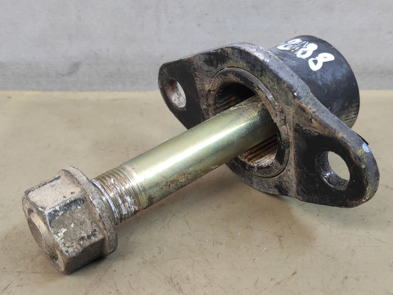 кронштейн крепления торсиона Great Wall Hover H5 1 поколение 2013, 2.0 л., дизель, АКПП, синий, внедорожник 5 дв., правый руль - фото №1