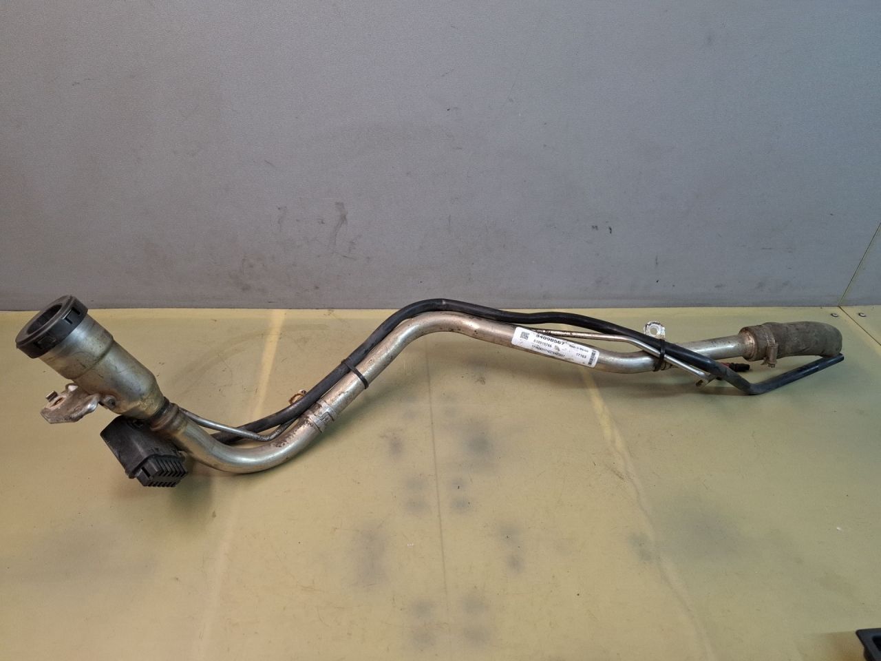 горловина топливного бака Chevrolet Malibu 9 поколение 2018, 1.5 л., бензин, АКПП, бордовый, передний привод, 84090567 - фото №1