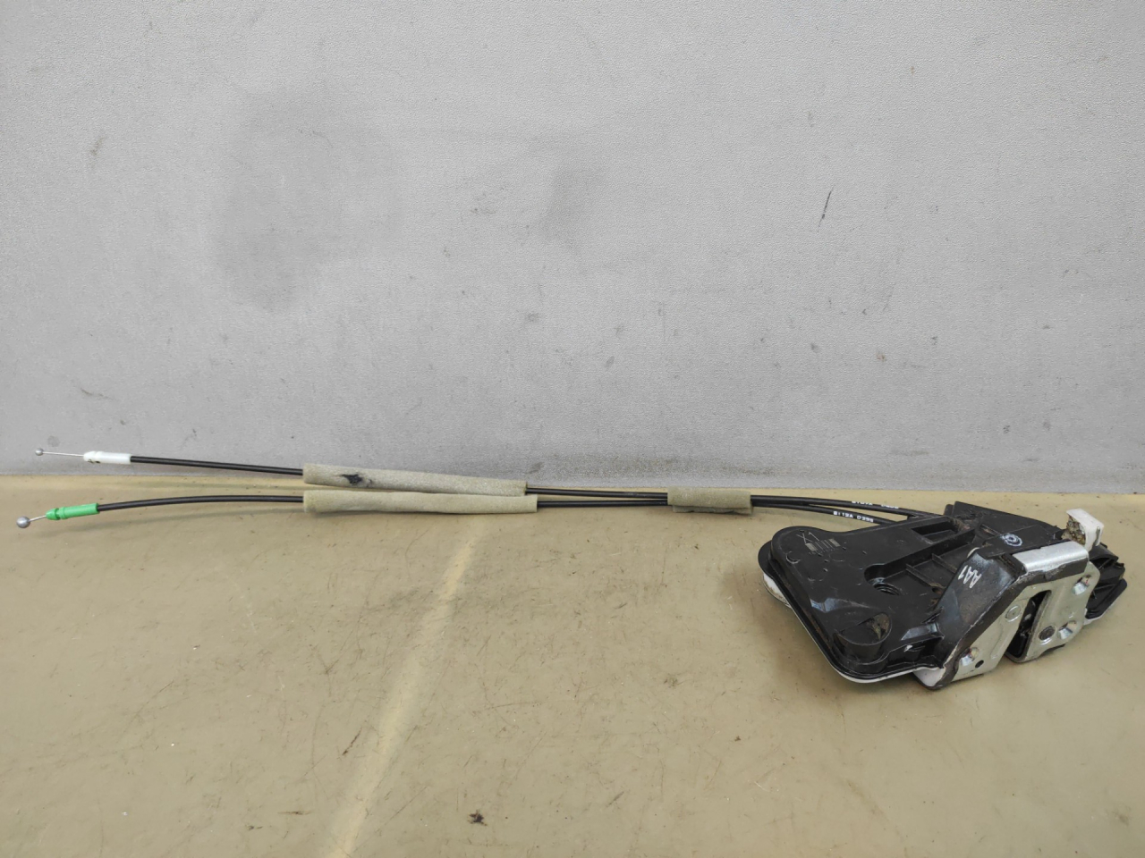 замок двери передней правой Subaru Impreza 5 поколение (GK/GT) 2019, 2.0 л., бензин, вариатор, серый, седан, полный привод - фото №1