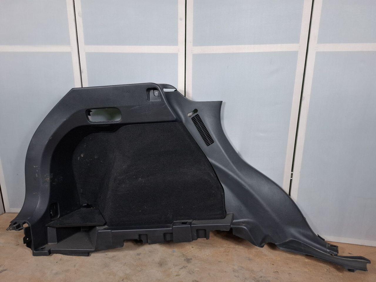 обшивка багажника Mazda CX-5 2 поколение KF 2018, 2.5 л., PYY1, бензин, АКПП, серый/46g, внедорожник 5 дв., полный привод, KB7W68870NS - фото №1