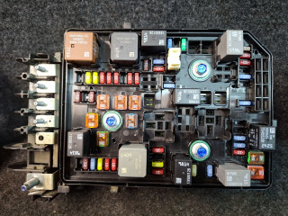 блок предохранителей Chevrolet Equinox 3 поколение 2018, 1.5 л., бензин, АКПП, серый/441b, полный привод, 23246682