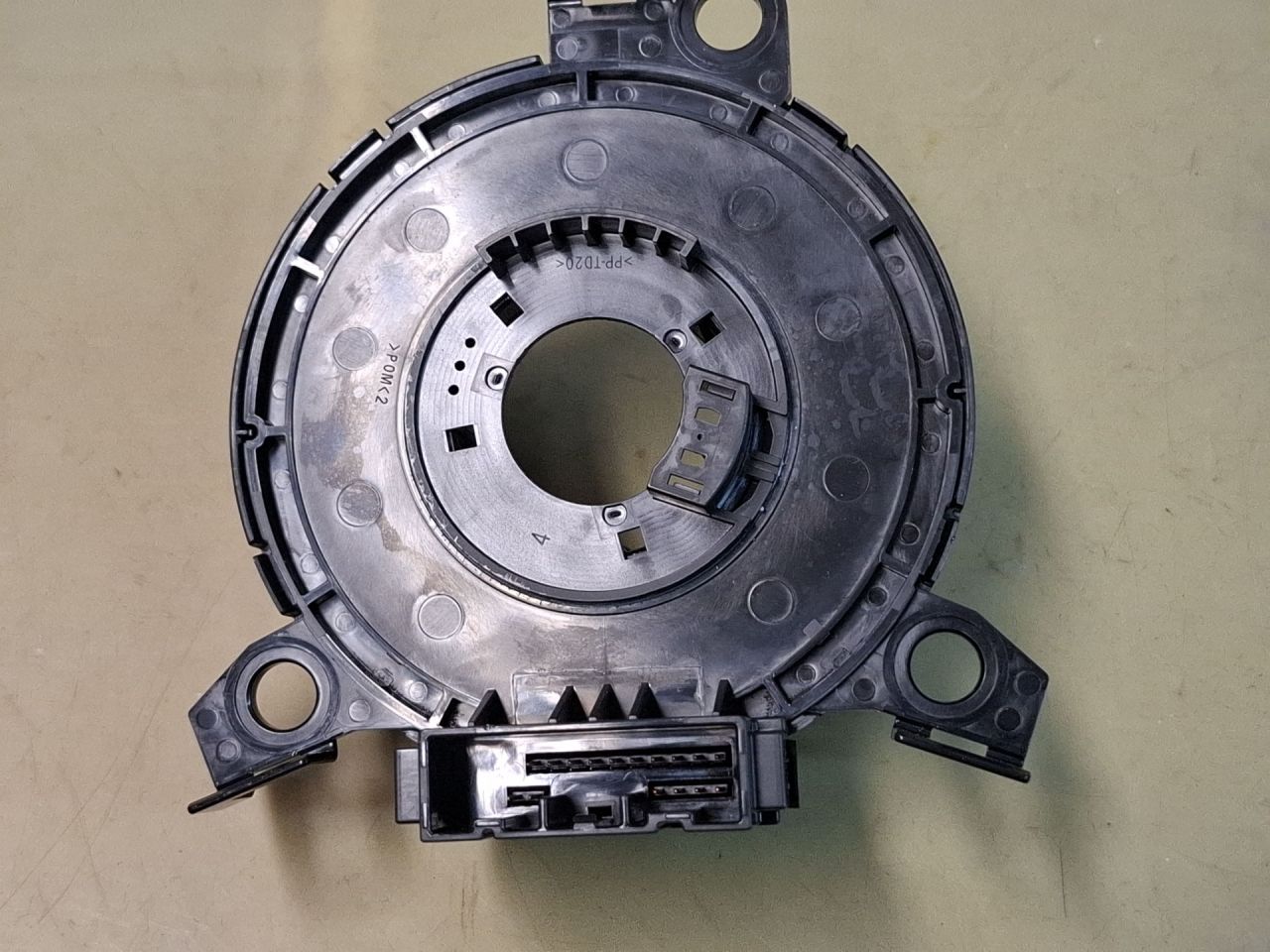 шлейф руля Chevrolet Equinox 3 поколение 2018, 1.5 л., бензин, АКПП, серый/441b, полный привод, 39063118 - фото №1