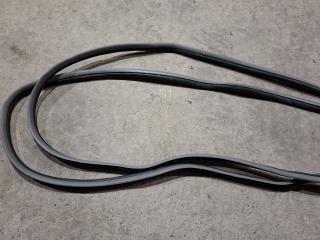 уплотнитель двери Toyota Sienna 3 поколение 2011, 3.5 л., 2GR-FE, бензин, АКПП, серый, передний привод