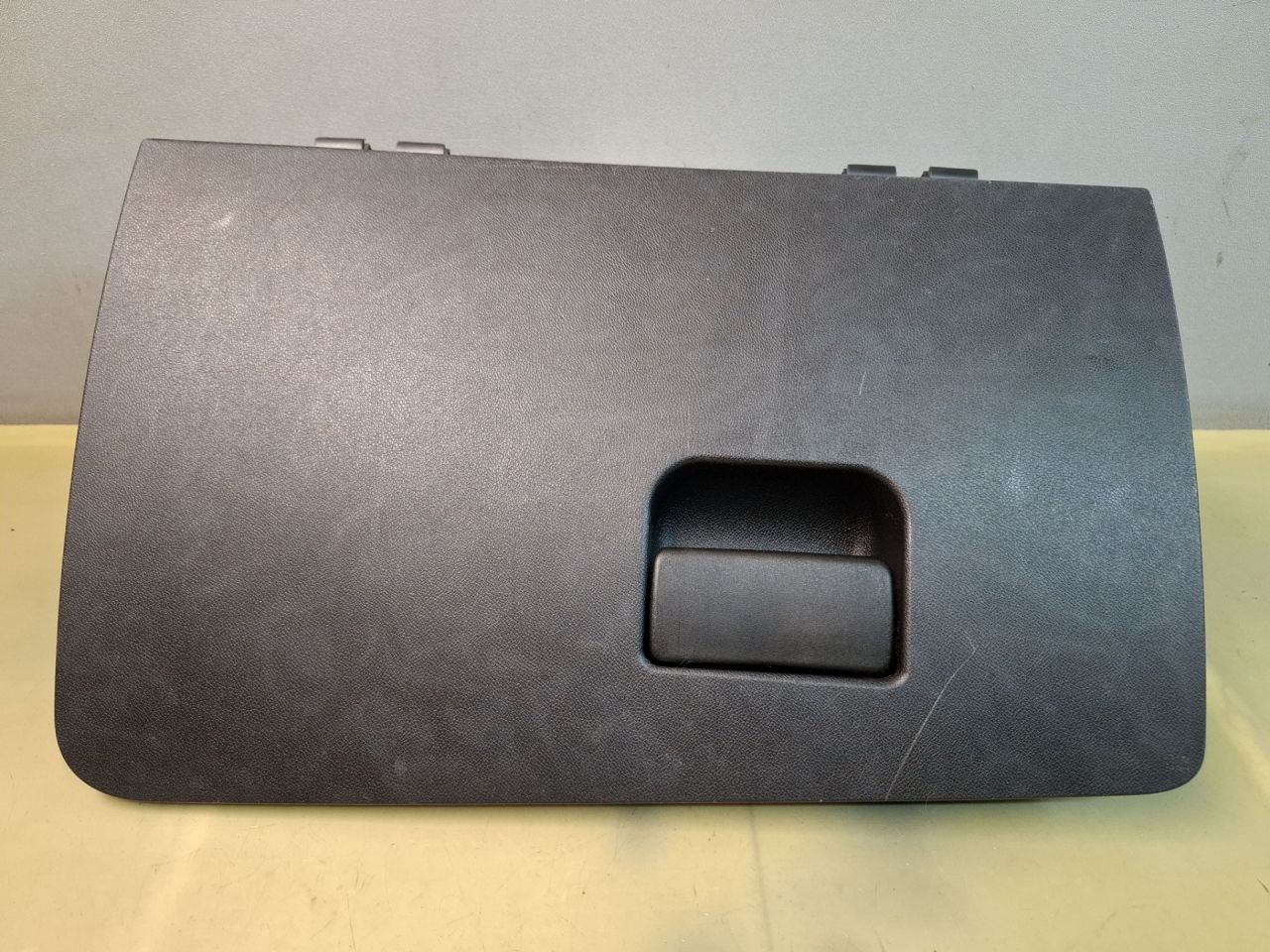 бардачок Chevrolet Equinox 3 поколение 2018, 2.0 л., бензин, АКПП, передний привод, 84243260 - фото №1