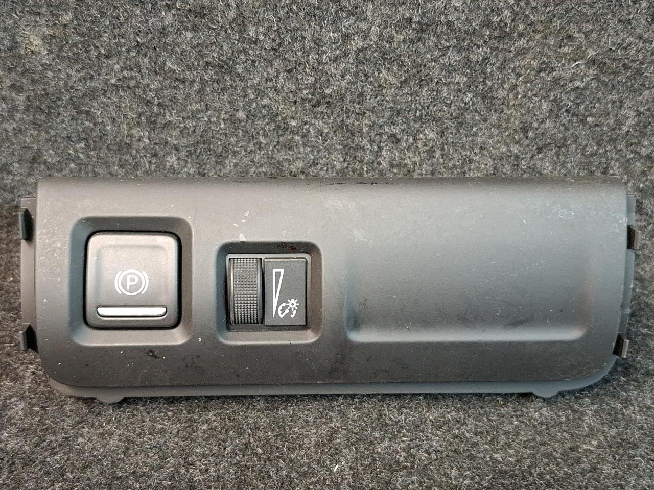 кнопка ручного тормоза (ручника) Cadillac XT4 1 поколение 2020, 2.0 л., бензин, АКПП, 318e, полный привод, 84379020 - фото №1