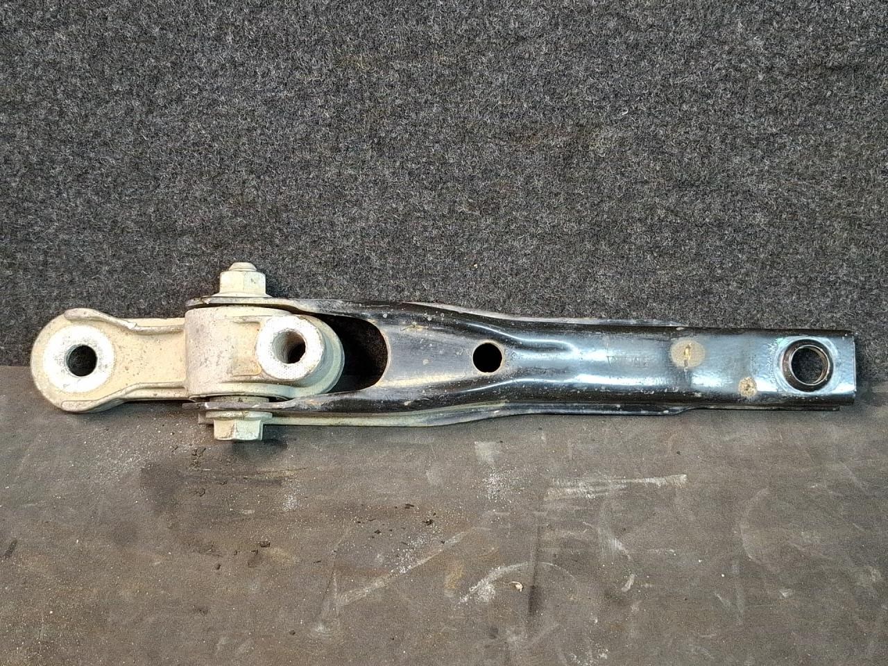 подушка крепления двигателя Volkswagen Tiguan 2 поколение 2020, 2.0 л., бензин, АКПП, серый, полный привод, 5Q0199855C - фото №1