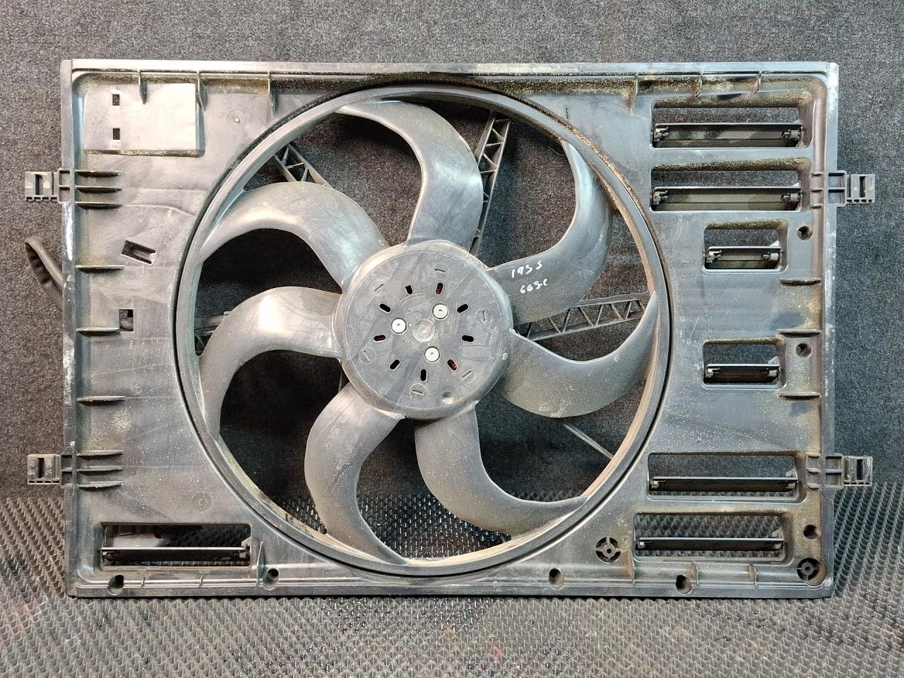 вентилятор радиатора Volkswagen Jetta 7 поколение 2019, 1.4 л., бензин, АКПП, серый, передний привод, 5QM959455L, 5QM.121.203.H - фото №1