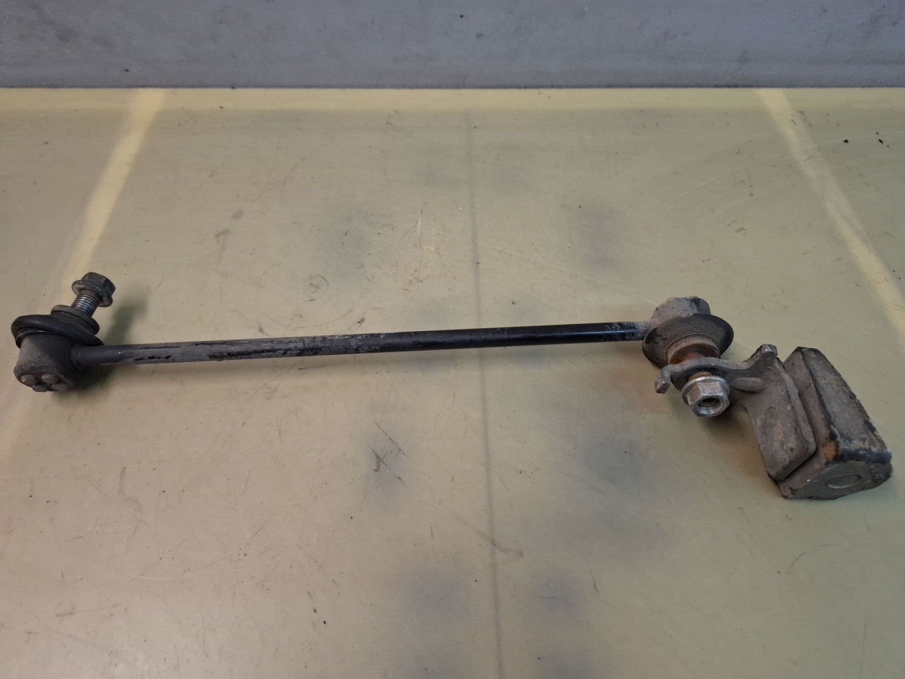 стойка стабилизатора Mazda 3 3 поколение 2016, 2.0 л., PEY4, бензин, МКПП - фото №1