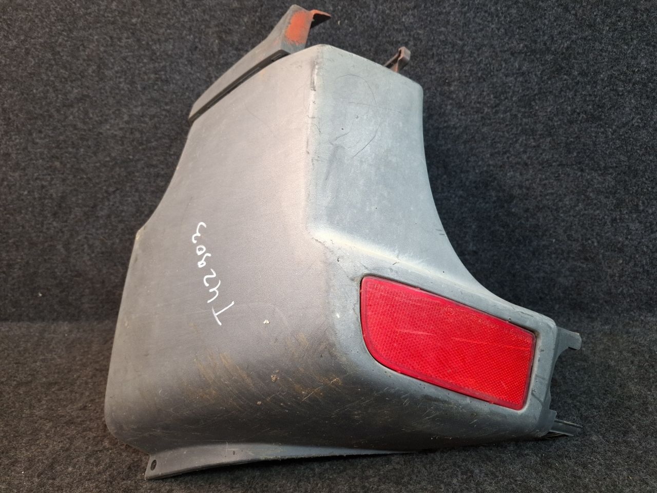 клык бампера задний левый Mercedes-Benz Sprinter 2 поколение (W906) 2007, 2.1 л., OM 646.701, дизель, МКПП, красный - фото №1