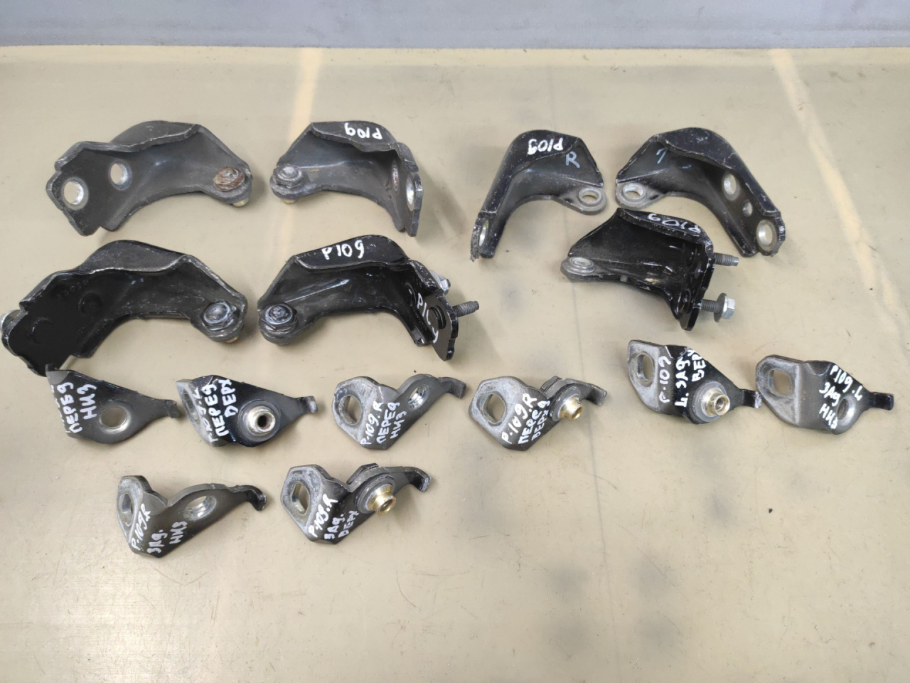 петля двери Ford Edge 2 поколение CD539 2018, 2.0 л., бензин, АКПП, черный, внедорожник 5 дв., полный привод - фото №1