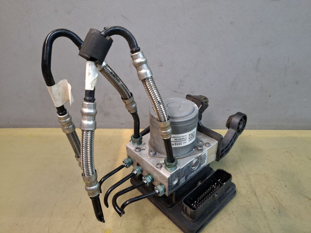 блок ABS Chevrolet Blazer 3 поколение 2019, 3.6 л., бензин, АКПП, белый, полный привод, 84503310, 84502699 - фото №1