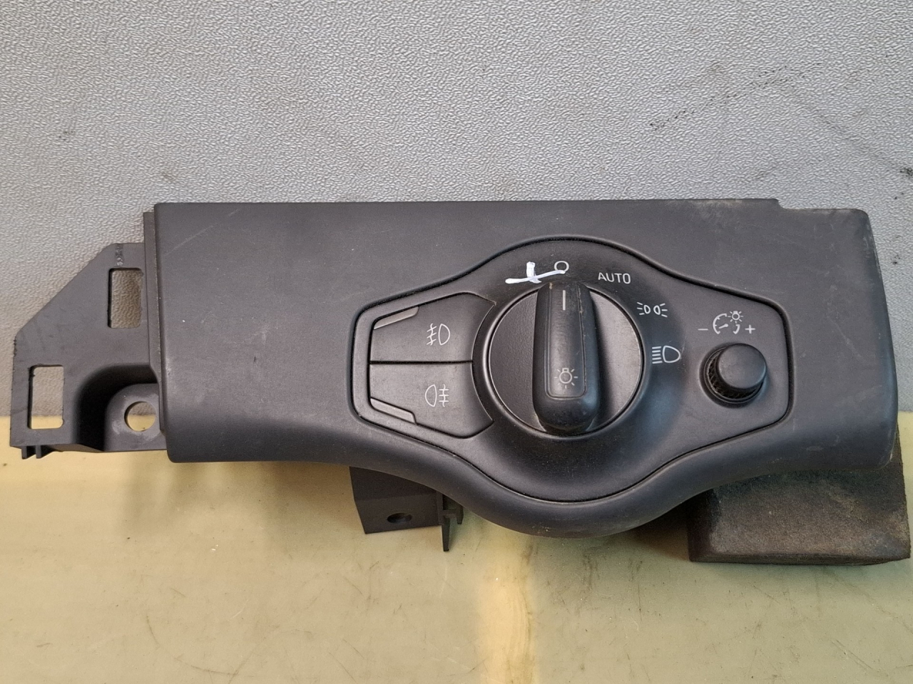 переключатель света Audi A4 B8/8K 2010, 1.8 л., CDHA, бензин, АКПП, передний привод, правый руль, 8K0941531C - фото №1