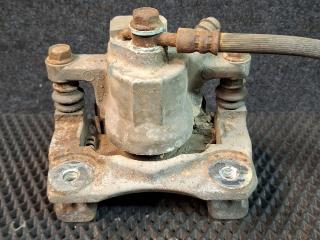 суппорт задний левый Toyota Camry 7 поколение XV40 2008