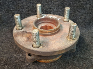 ступица передняя левая Subaru Tribeca 1 поколение [рестайлинг] 2013, 3.6 л., EZ36D, бензин, красный, внедорожник 5 дв., полный привод