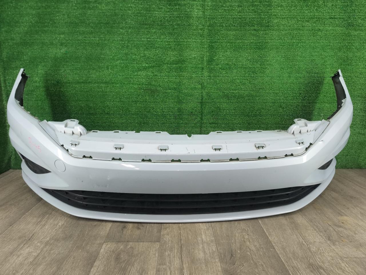 бампер передний Volkswagen Jetta 7 поколение 2019, 1.4 л., бензин, АКПП, белый, седан, передний привод - фото №1