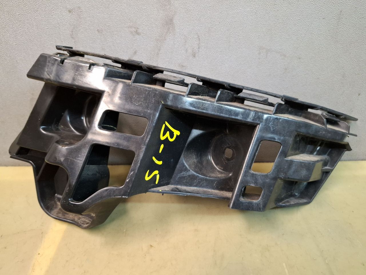 Крепление бампера заднего Volkswagen Jetta 7 поколение 2019, 1.4 л., бензин, АКПП, серый, передний привод, 17A807454 - фото №1