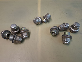 гайка колесная Toyota Sienna 3 поколение 2011, 3.5 л., 2GR-FE, бензин, АКПП, серый, передний привод