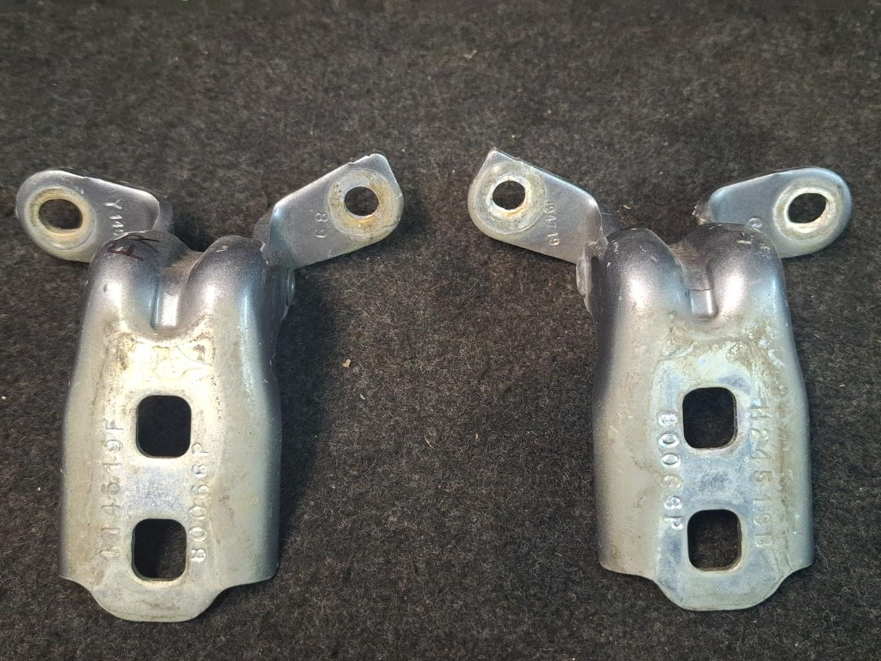 петля двери GMC Terrain 2 поколение 2020, 1.5 л., бензин, АКПП, серый 464с, передний привод - фото №1