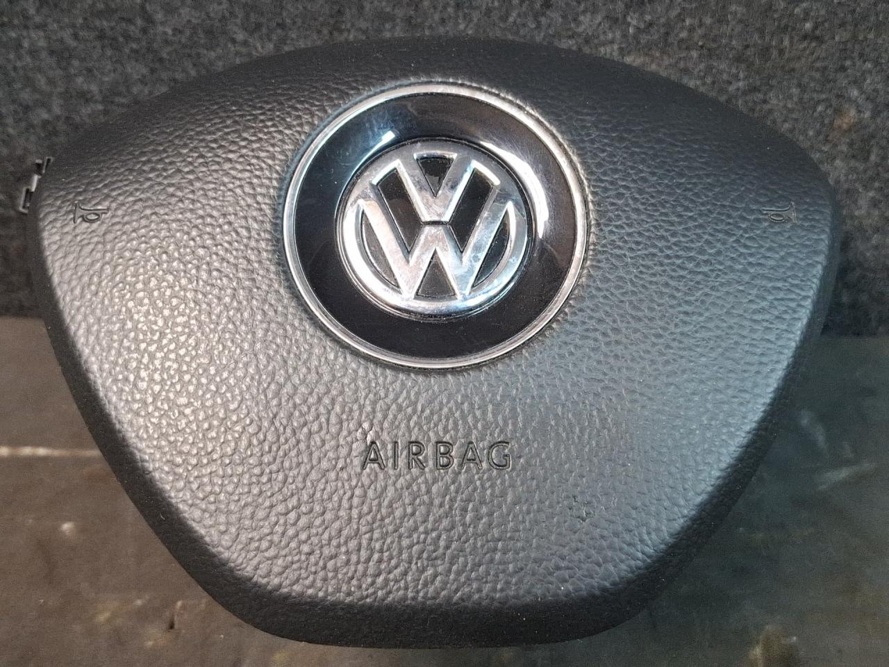 подушка безопасности водителя Volkswagen Jetta 7 поколение 2019, 1.4 л., бензин, АКПП, синий, седан, передний привод, 17A880201F - фото №1