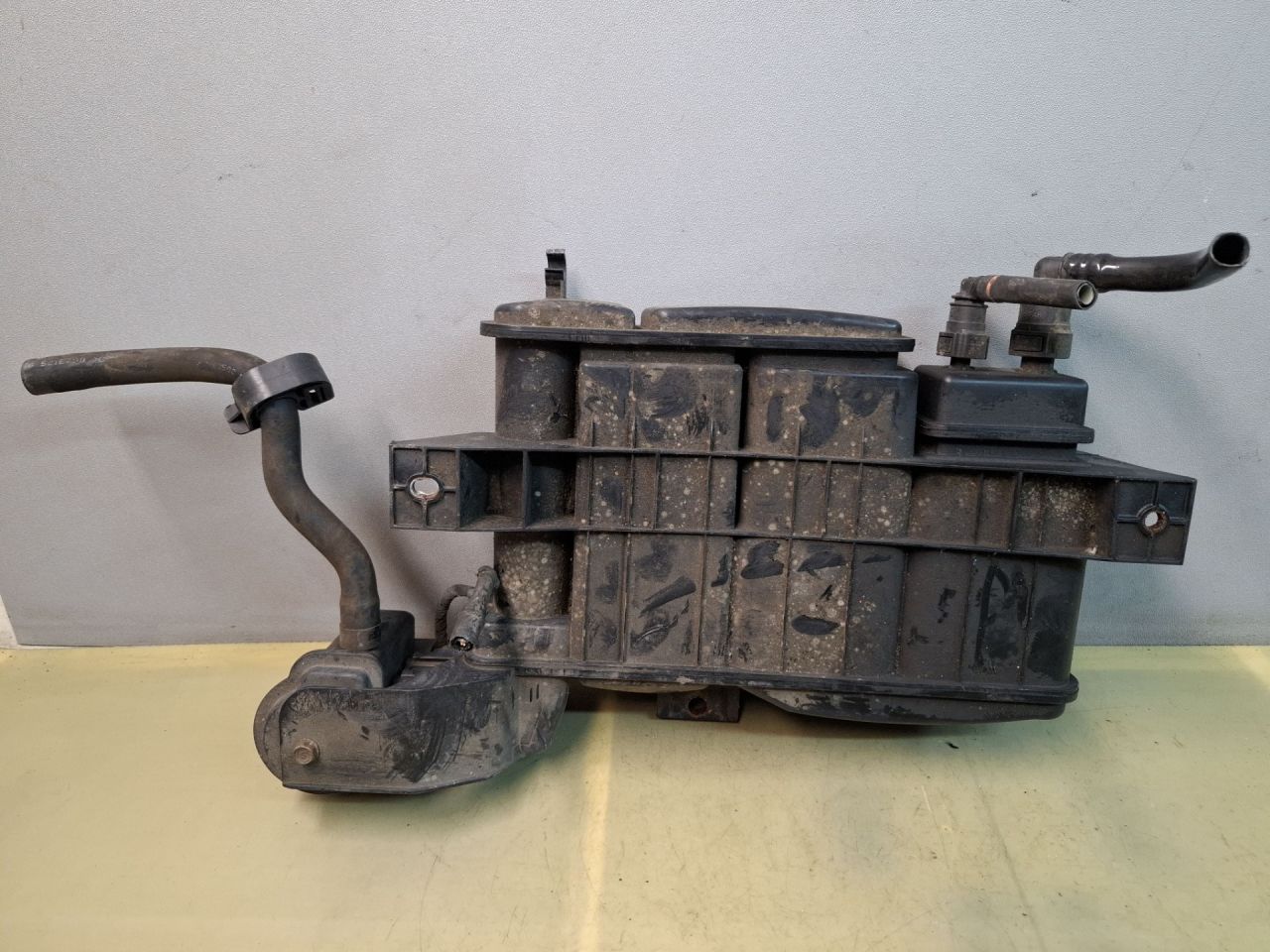 адсорбер Hyundai Elantra AD 2018, 2.0 л., бензин, АКПП, серебристый, передний привод, 31400F3500 - фото №1