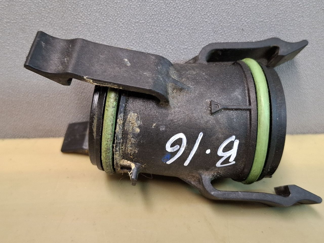 патрубок интеркулера Volkswagen Jetta 7 поколение 2019, 1.4 л., бензин, АКПП, оранжевый, седан, передний привод, 04E145874F - фото №1