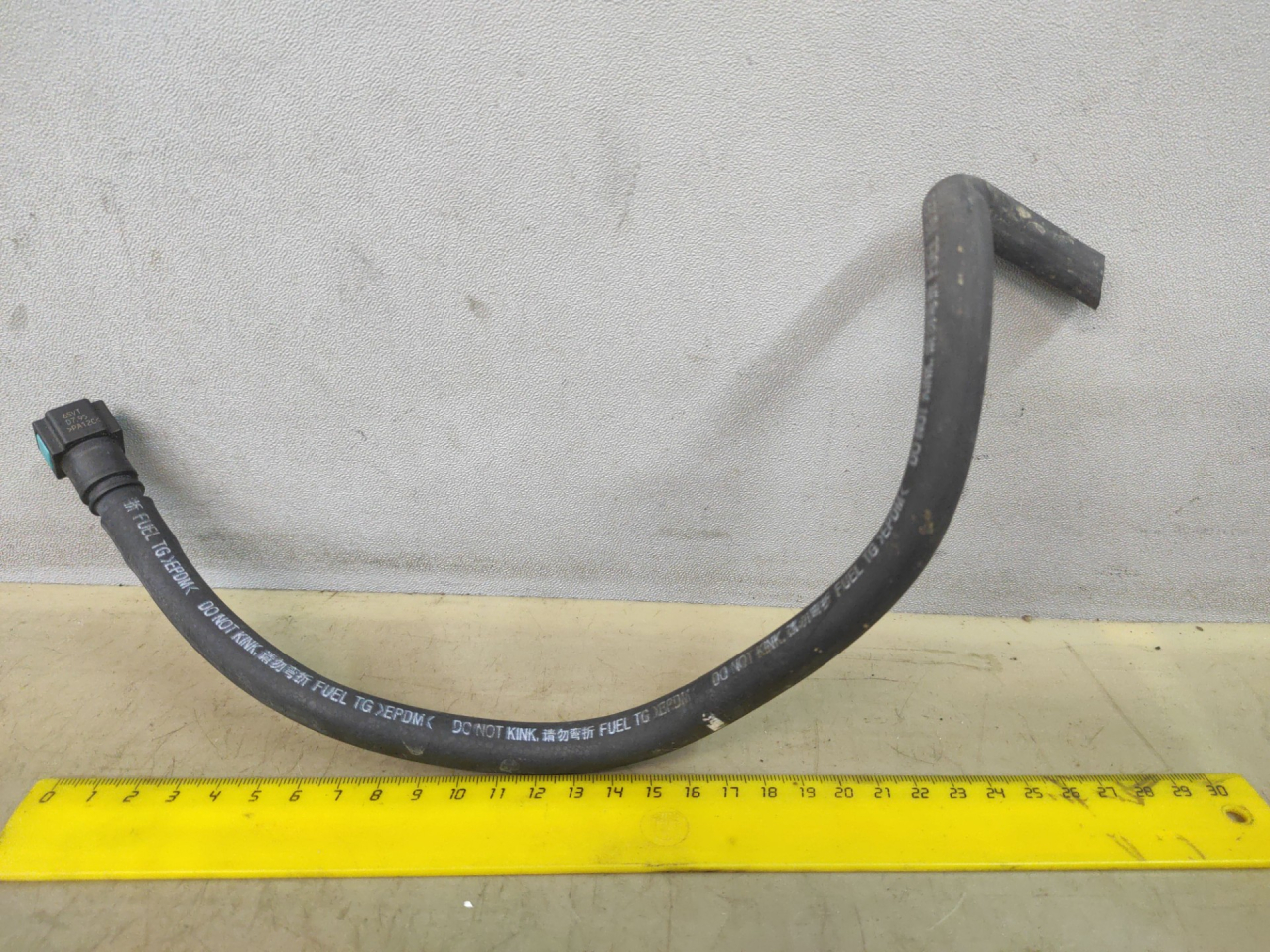 трубка топливная Suzuki Kizashi 1 поколение 2012, 2.4 л., J24B, бензин, АКПП, красный, седан, полный привод, 6SVTD795 - фото №1