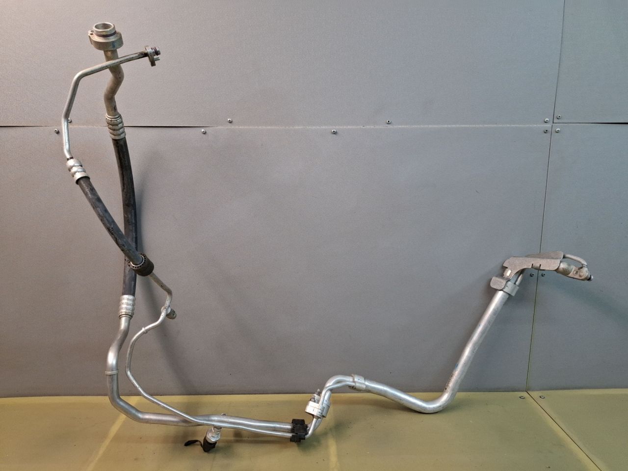 трубка кондиционера Volkswagen Jetta 7 поколение 2019, 1.4 л., бензин, АКПП, оранжевый, седан, передний привод, 5QM816738A - фото №1