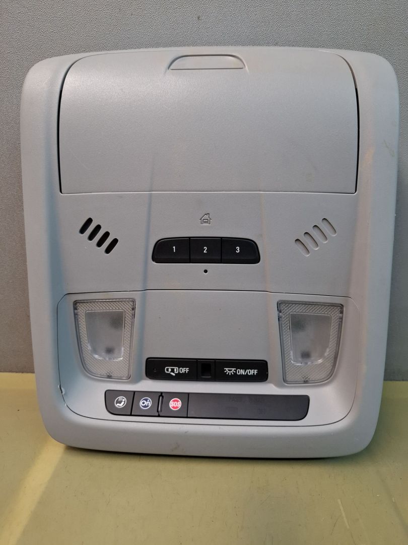 фонарь салона (плафон) Chevrolet Equinox 3 поколение 2018, 2.0 л., бензин, АКПП, передний привод - фото №1