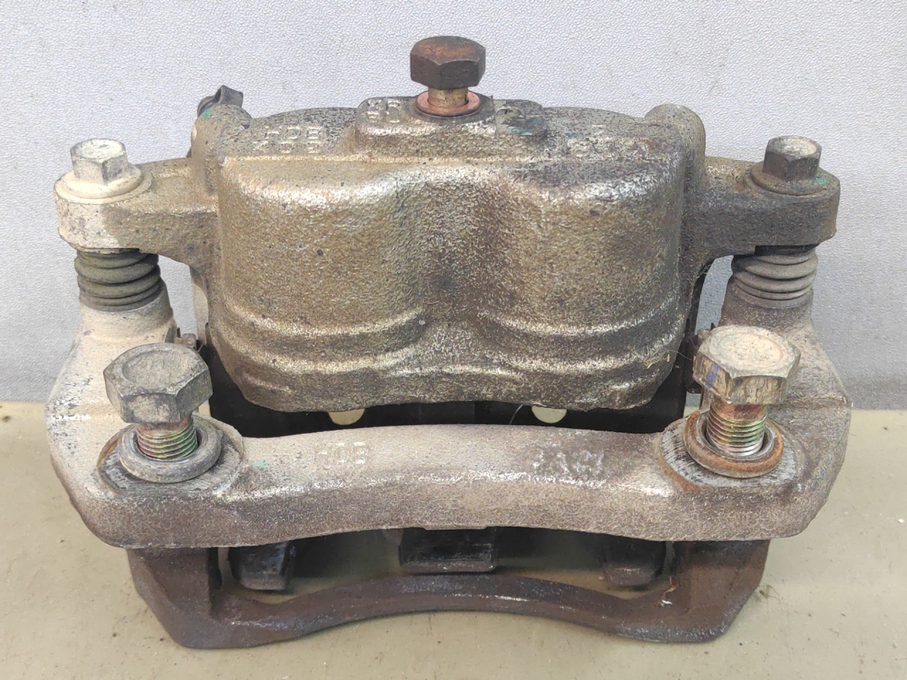 суппорт передний левый Great Wall Hover H5 1 поколение 2013, 2.0 л., дизель, АКПП, синий, внедорожник 5 дв., правый руль - фото №1