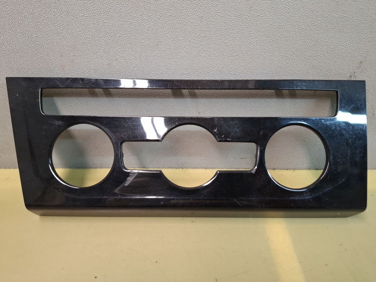 рамка блока управления климой Volkswagen Jetta 7 поколение 2021, 1.4 л., бензин, АКПП, серый, передний привод, 17B863042 - фото №1