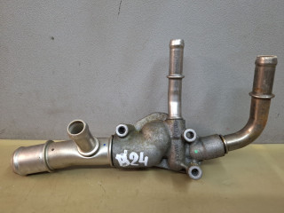 корпус термостата Chevrolet Traverse 2 поколение [рестайлинг] 2022, 3.6 л., бензин, АКПП, белый, внедорожник 5 дв., полный привод