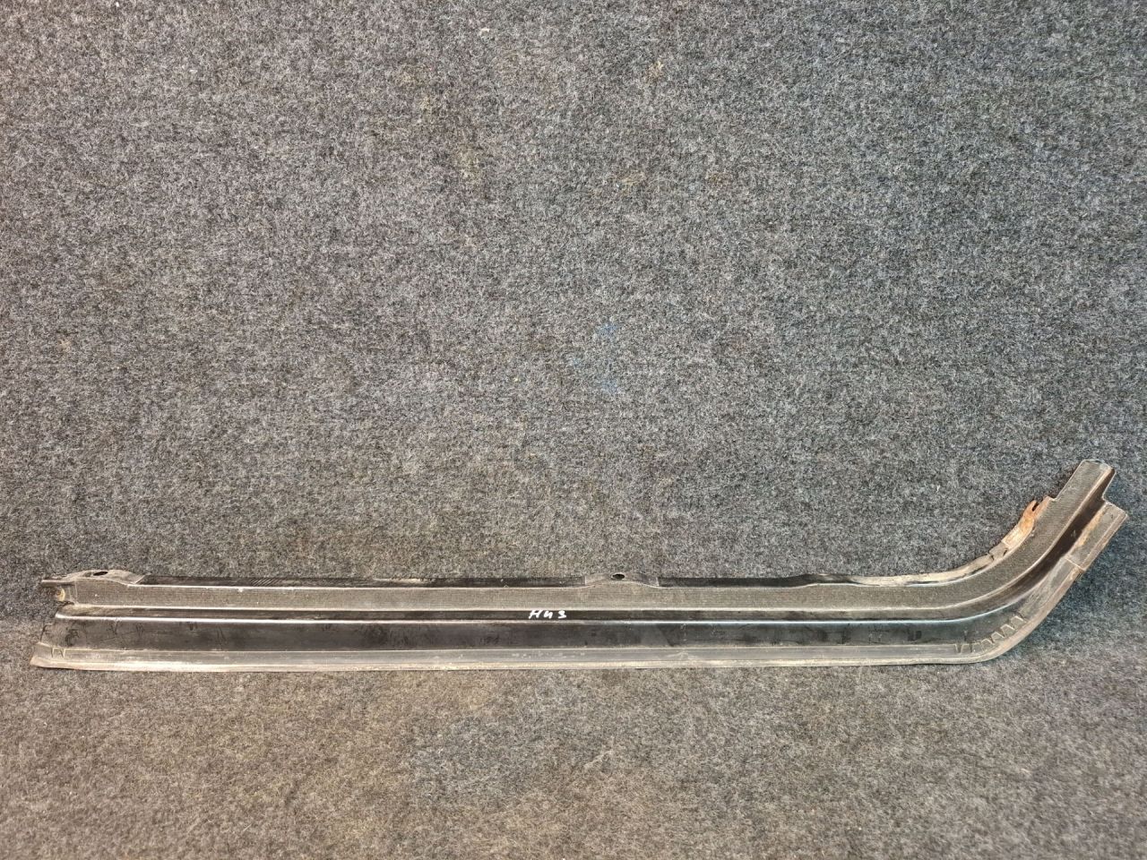 роликовая направляющая Toyota Sienna 3 поколение 2011, 3.5 л., 2GR-FE, бензин, АКПП, серый, передний привод - фото №1