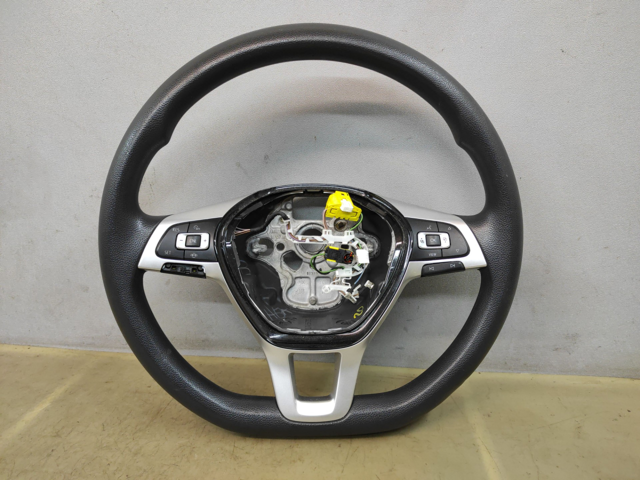 руль Volkswagen Jetta 7 поколение 2019, 1.4 л., бензин, АКПП, синий, седан, передний привод - фото №1