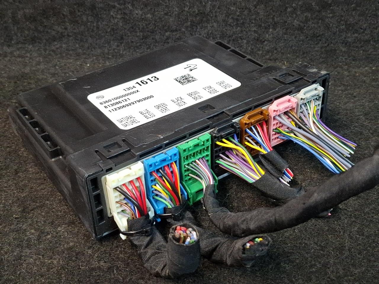 Блок управления BCM (Body Control Module) Buick Envista 1 поколение 2024, 1.2 л., бензин, АКПП, синий, хетчбэк 5 дв., передний привод, 13541613 - фото №1