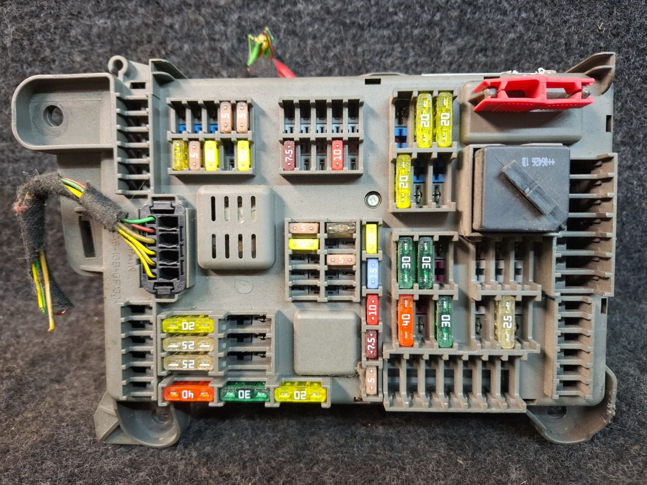 блок предохранителей BMW X5 E70 2008, 3.0 л., дизель, АКПП, серый, внедорожник 5 дв., полный привод, правый руль, 518954020A - фото №1