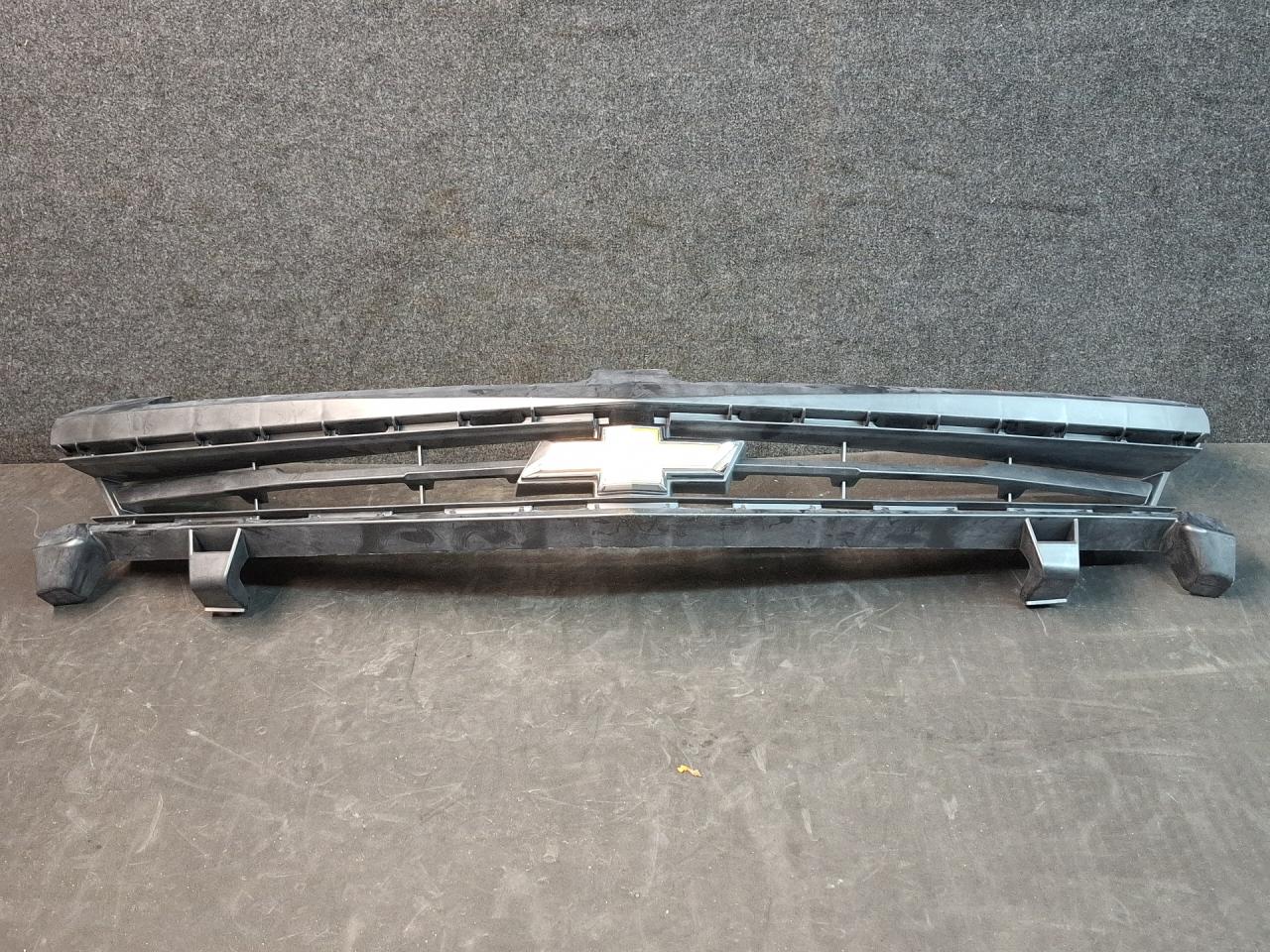 решетка радиатора Chevrolet Camaro 6 поколение 2017, 84140574 - фото №1