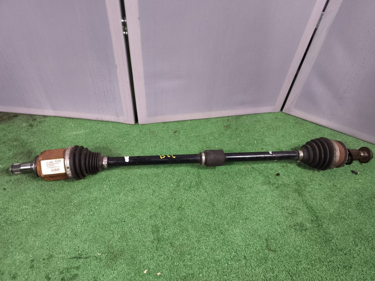 полуось передняя правая (приводной вал, ШРУС) Chevrolet Malibu 9 поколение 2018, 1.5 л., бензин, АКПП, бордовый, передний привод, 84576600, 867066805 - фото №1