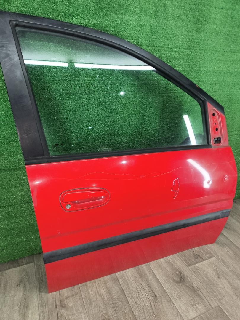 дверь передняя правая Hyundai Matrix 1 поколение 2005, красный - фото №1