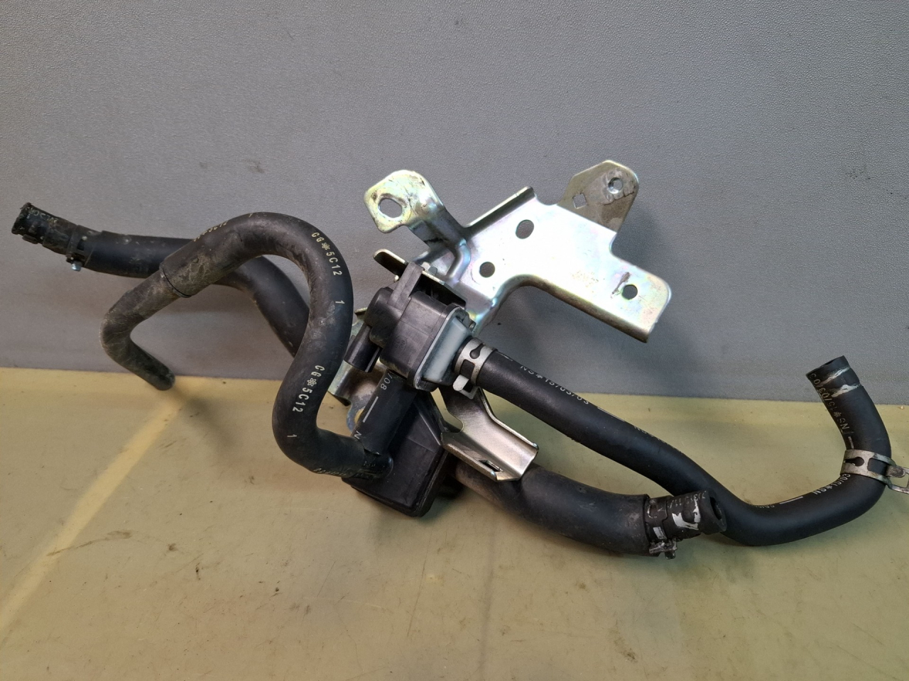 электромагнитный клапан Mazda 3 3 поколение 2016, 2.0 л., PEY4, бензин, МКПП - фото №1