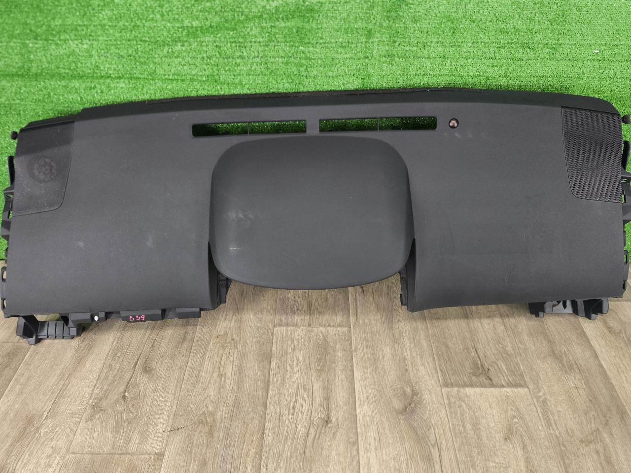 панель передняя салона (торпедо) Toyota Prius V 1 поколение ZVW41 ZVW41 2014, 1.8 л., гибрид, АКПП, синий, хетчбэк 5 дв., передний привод - фото №1