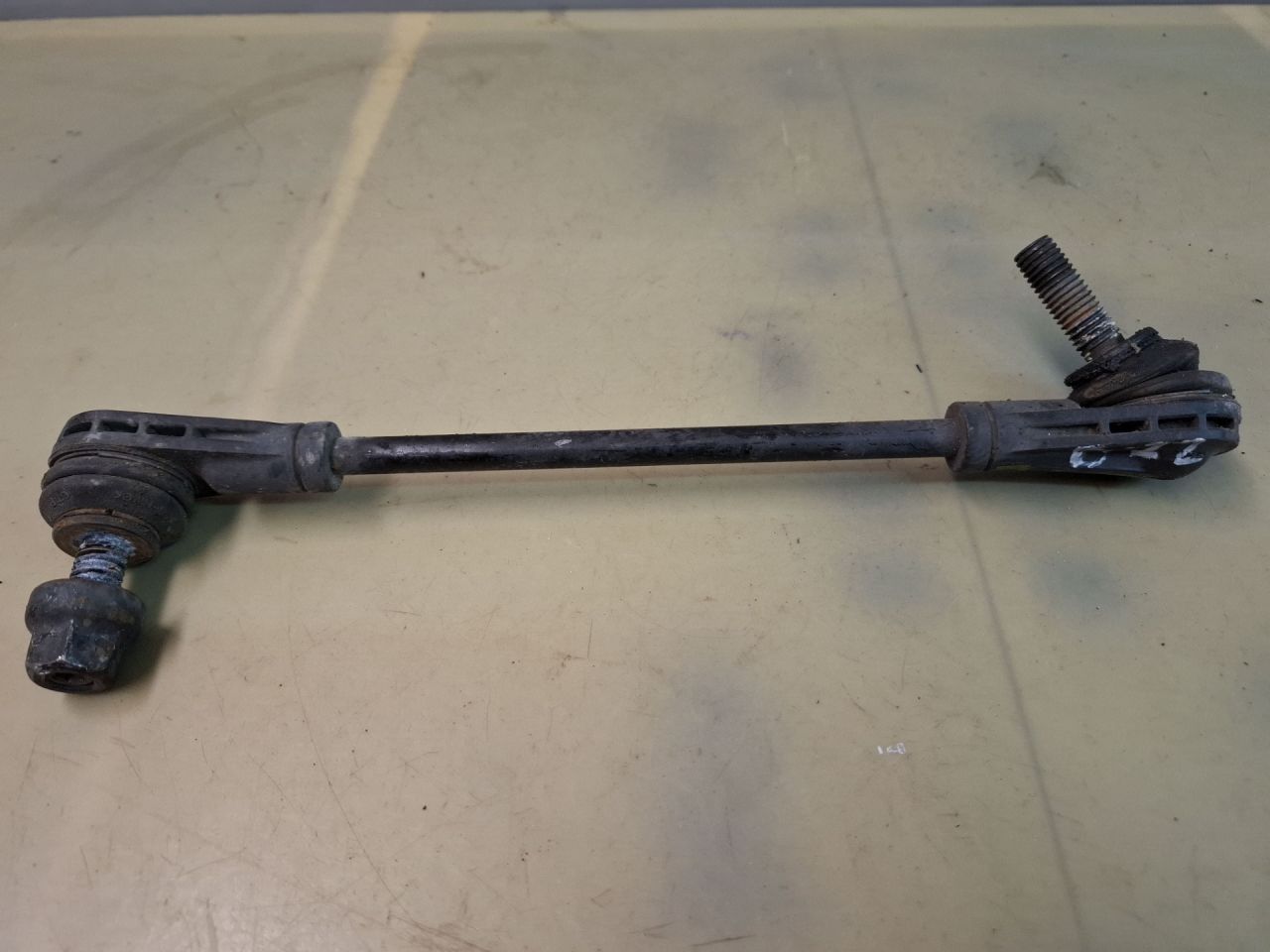 стойка стабилизатора Chevrolet Malibu 9 поколение 2018, 1.5 л., бензин, АКПП, бордовый, передний привод - фото №1