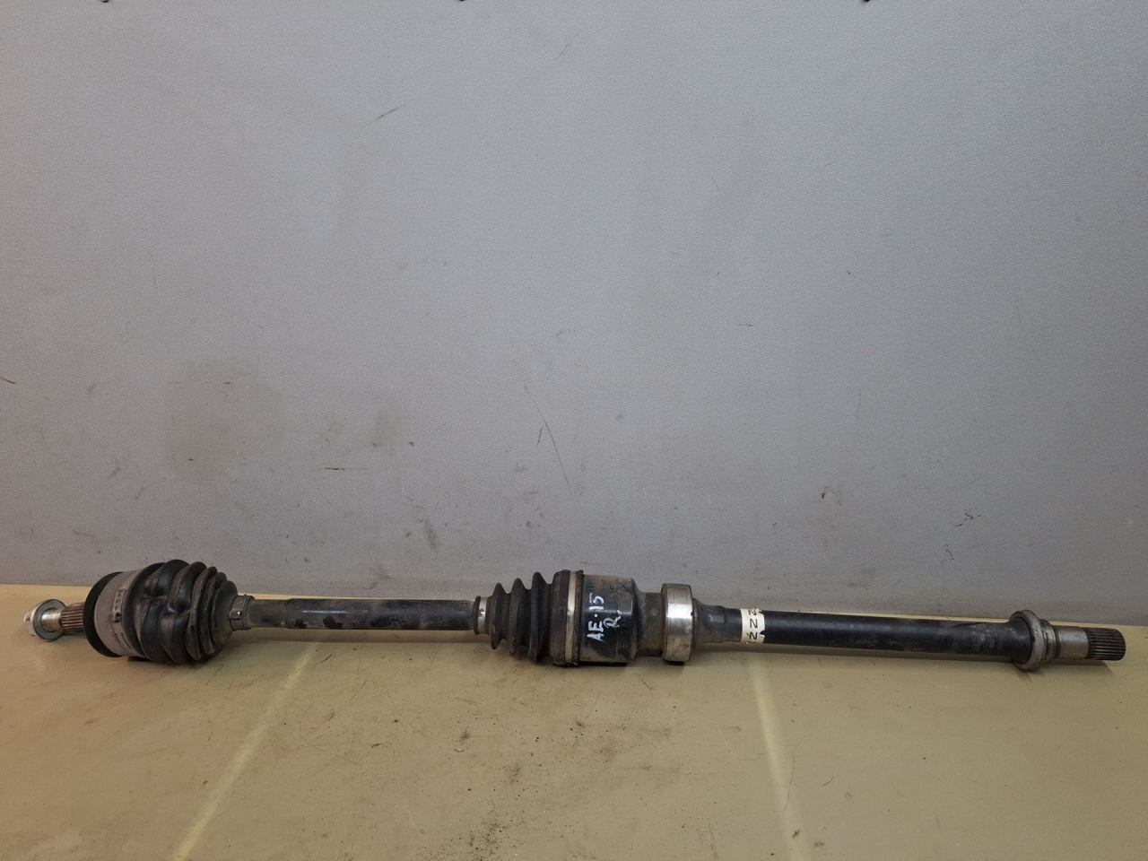 полуось передняя правая (приводной вал, ШРУС) Mazda 3 3 поколение 2016, 2.0 л., PEY4, бензин, МКПП - фото №1